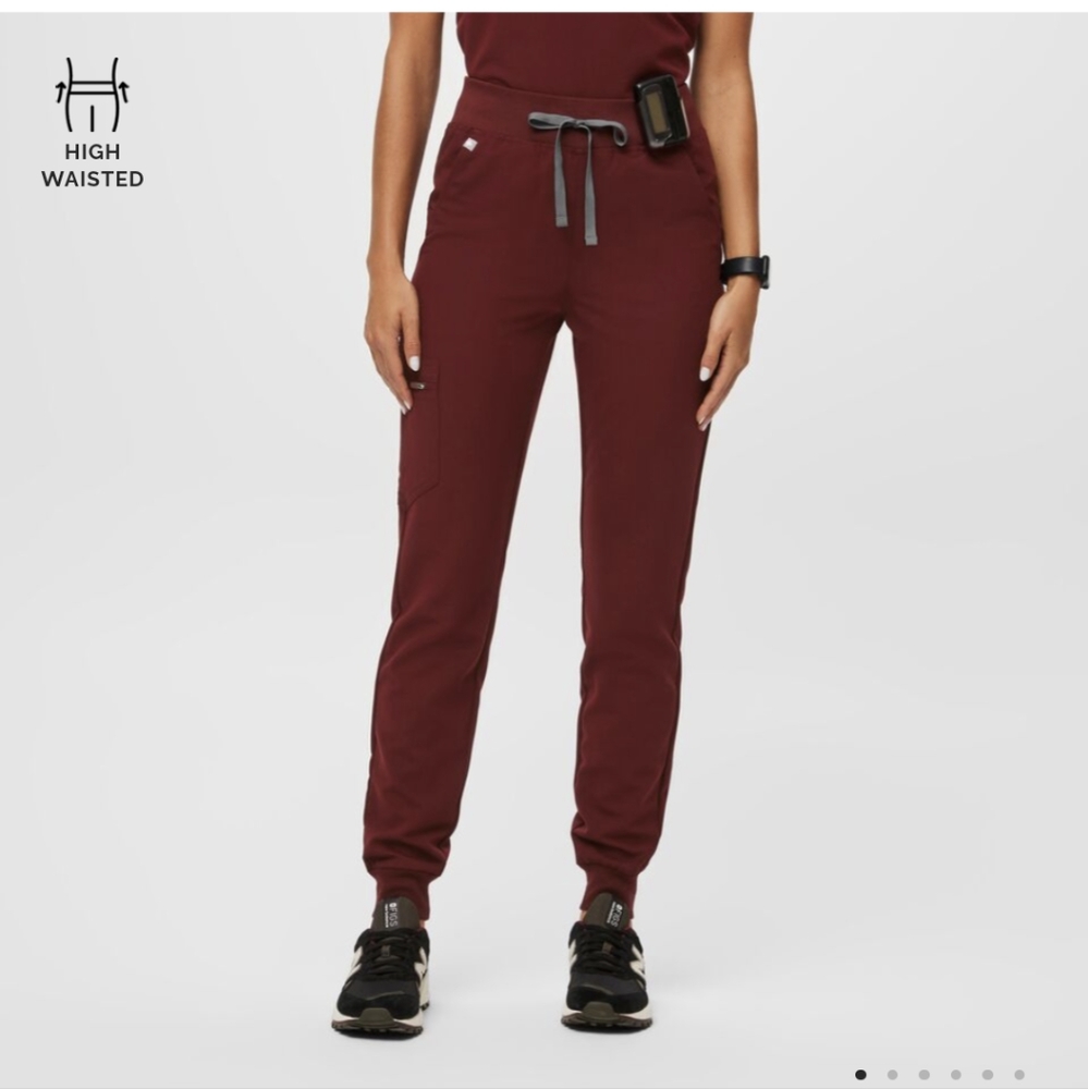 Women's burgandy high waisted Zamora petite scrub jogger